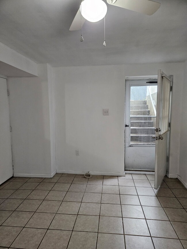 Foto del edificio - 904 Doane Ave