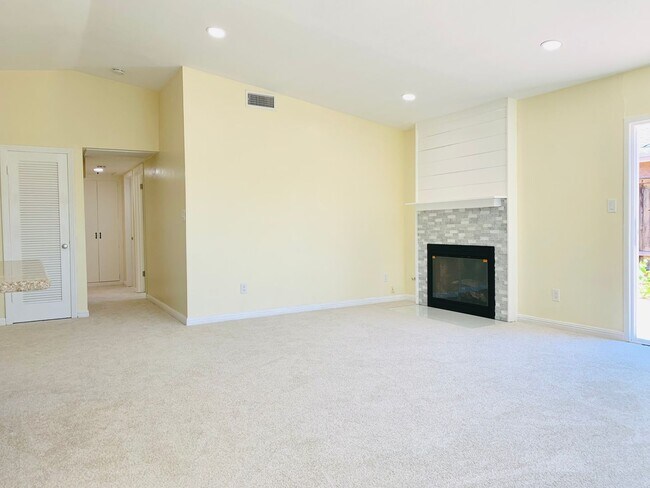 Building Photo - BEAUTIFUL AND SPACIOUS 3BD/2BA HOME IN CLAIREMONT! ONLY $4,295/mo! - Available September