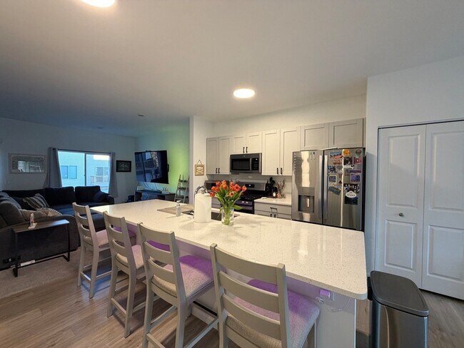 Foto del edificio - 235 Regency Ct