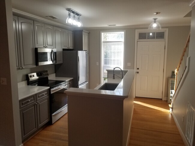 Kitchen - 105 Ellington Oaks Ct