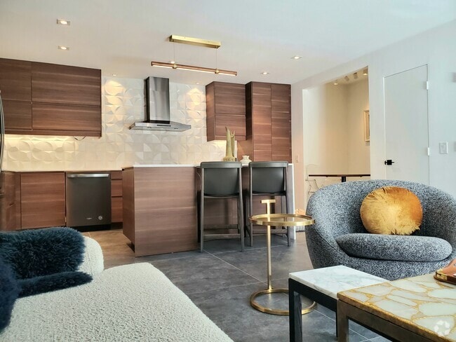 Building Photo - 2831 Sunflower Loop S