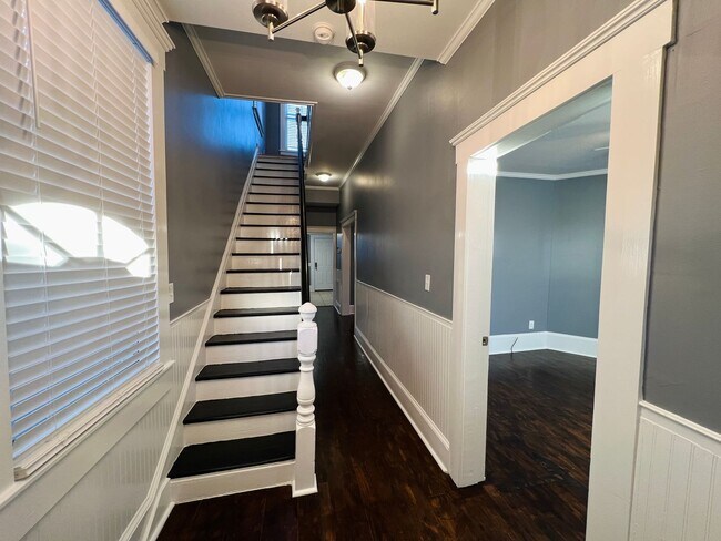 Foto del edificio - Beautifully refinished home!