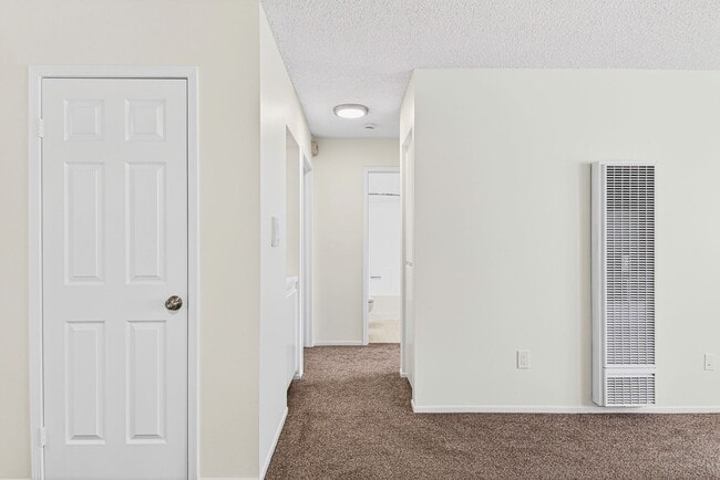 Building Photo - 1075 Loma Ave