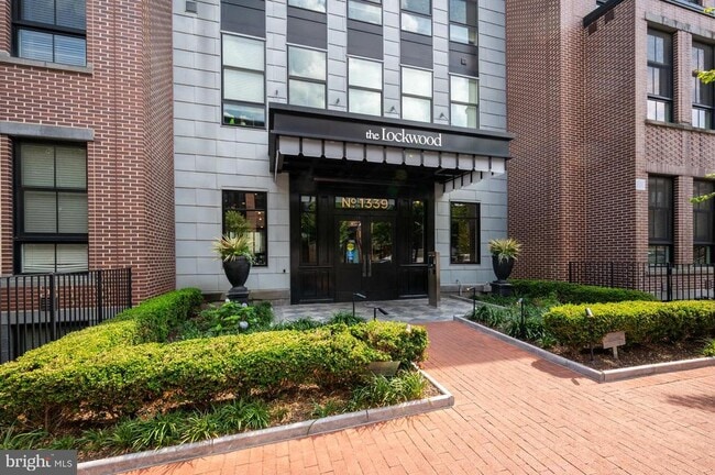 Foto del edificio - 1339 E St SE