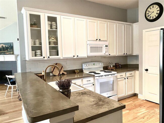 Building Photo - 1714 Cedar Elm Dr