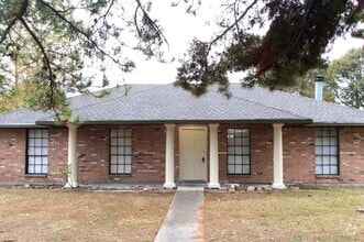 Building Photo - 2043 General Beauregard Ave