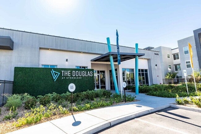 Foto del edificio - Douglas at Stonelake