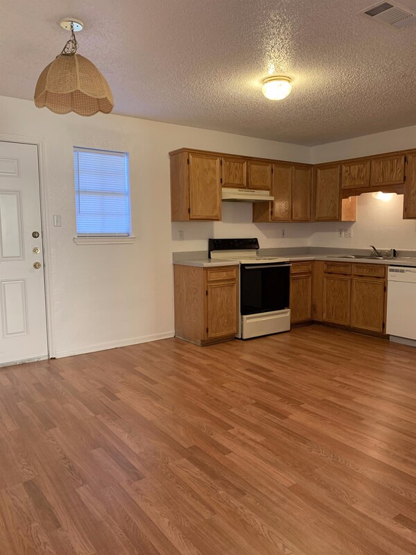 Foto del edificio - 901 Clairidge Ave