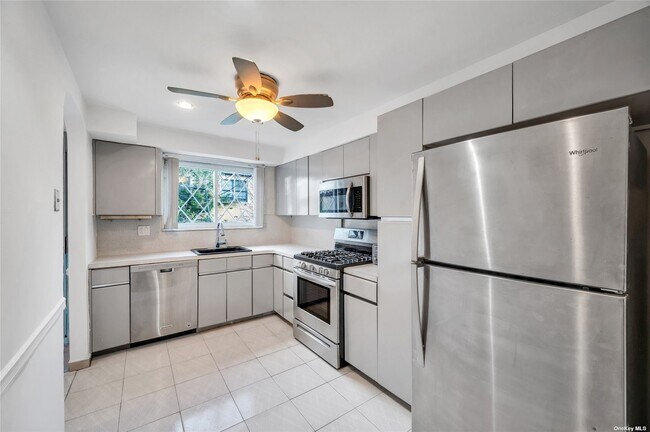 Building Photo - 2803 Voorhies Ave