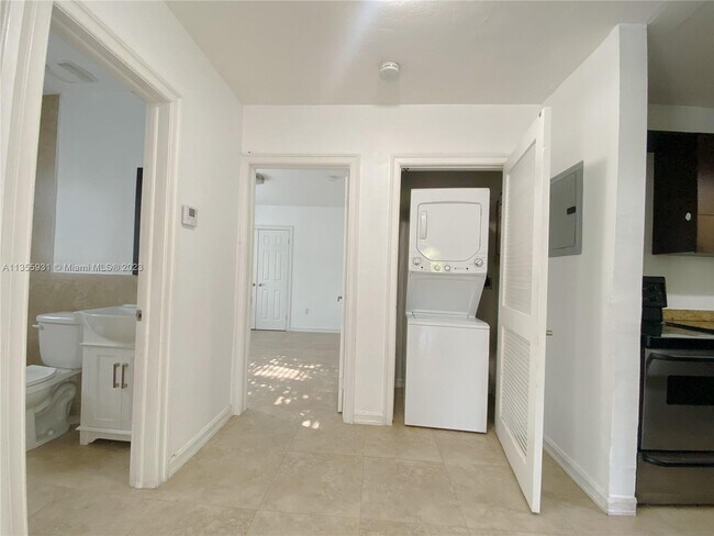 Building Photo - 119 Salamanca Ave