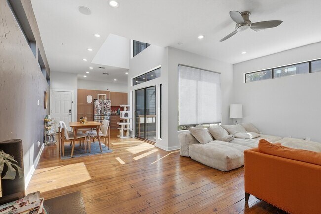 Foto del edificio - 1326 W 24th St