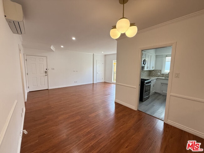 Building Photo - 332 Rexford Dr