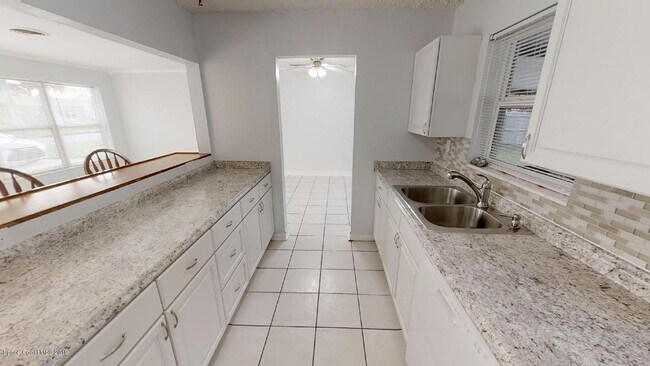 Foto del edificio - 449 N Waterway Dr
