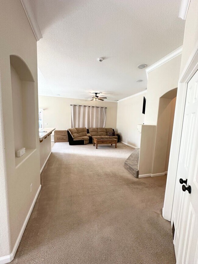 Building Photo - Fully Furnished