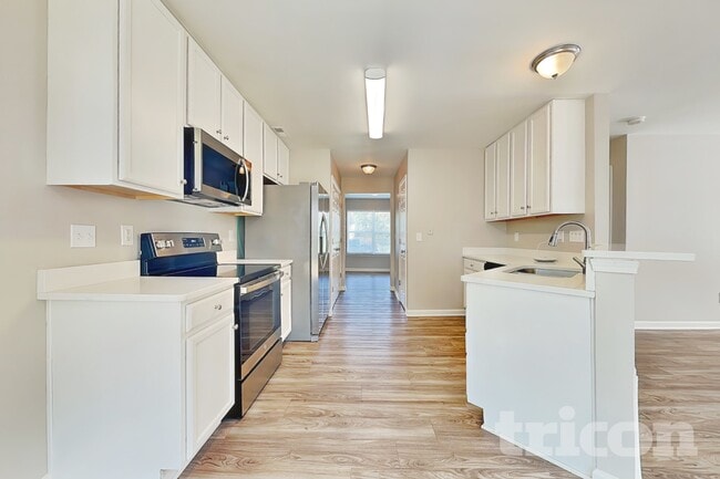 Building Photo - 2120 Clear Brook Dr