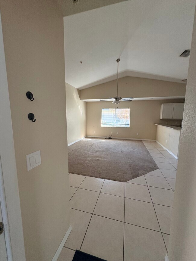 Foto del edificio - 533 Wayne Ave