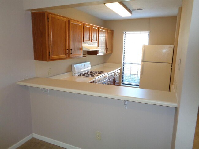 Building Photo - Hot Smyrna location! Will not last! 2 bed/...