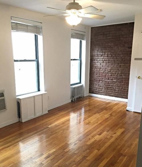 Primary Photo - 296 W 24th St