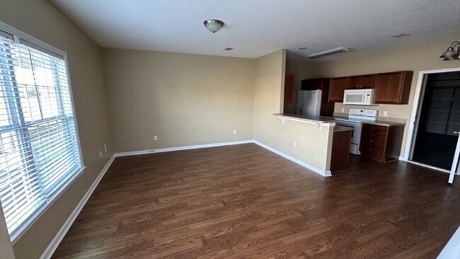Building Photo - Townhouse for Rent