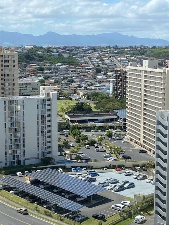 Building Photo - Gorgeous views of golf course and mountain...