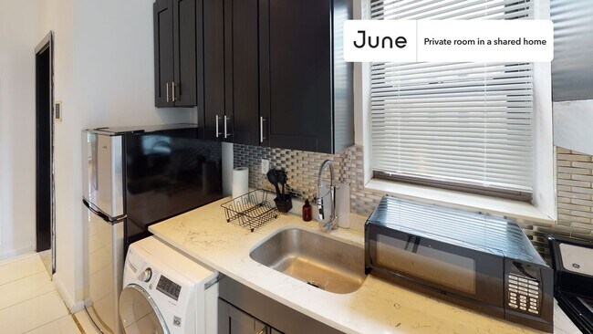 Foto del edificio - Room in Shared 3 bed/1 bath home