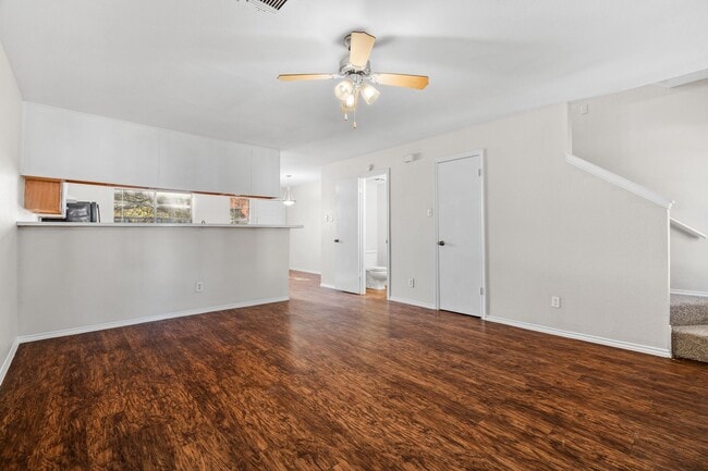 Foto del edificio - River Crossing ATX - Townhome - 2bd/2.5ba - W/D - Close to Downtown - $1395