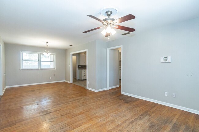Building Photo - Pre-Leasing for Fall 2024 - Nice 4 bedroom...