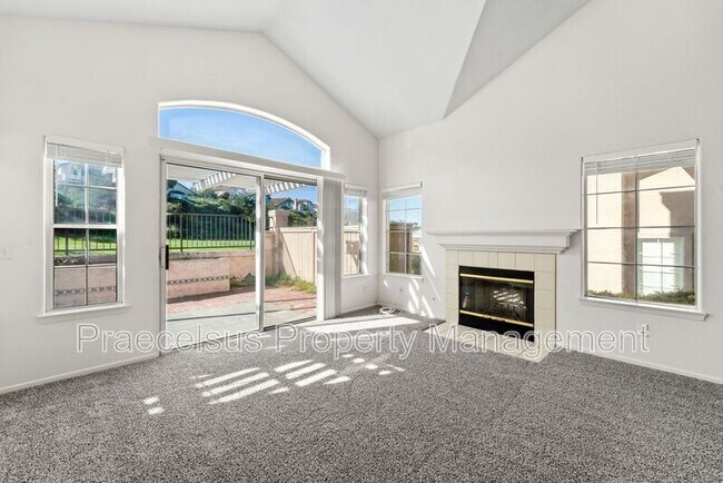 Foto del edificio - 2394-A Greenbriar Dr