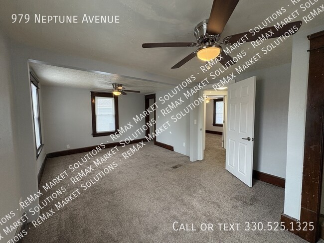 Building Photo - 979 Neptune Ave