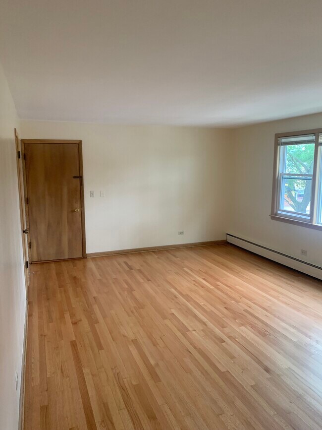 Building Photo - 4401 N Meade Ave
