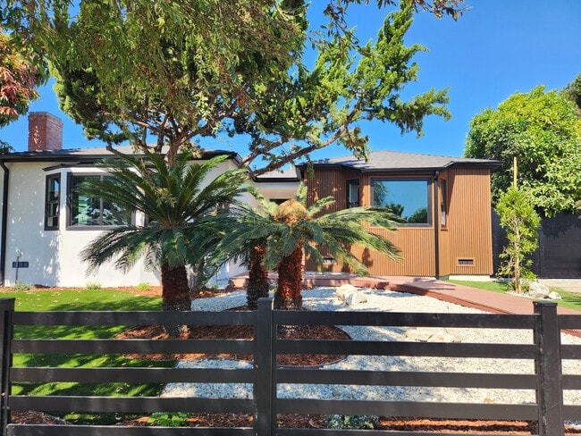 Building Photo - 10811 Farragut Dr