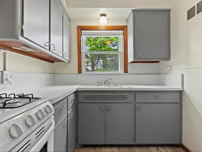Building Photo - 3815 E Layton Ave
