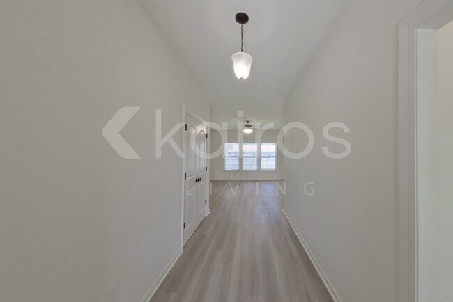 Foto del edificio - 129 Salvat Dr