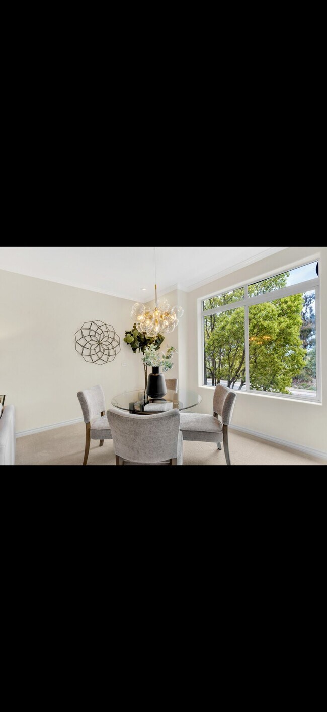 Foto del edificio - 9253 Regents Rd