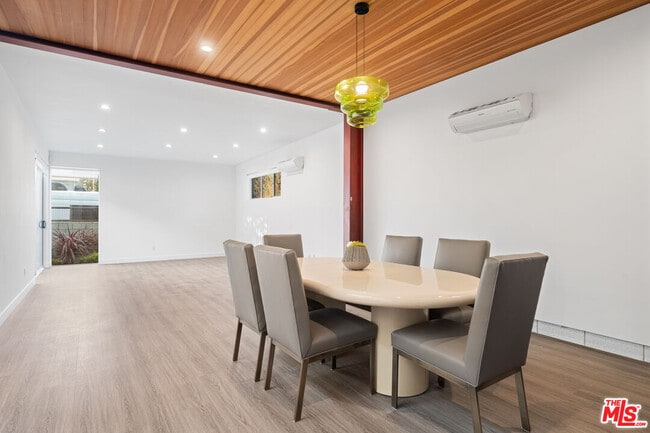 Building Photo - 800 Indiana Ave