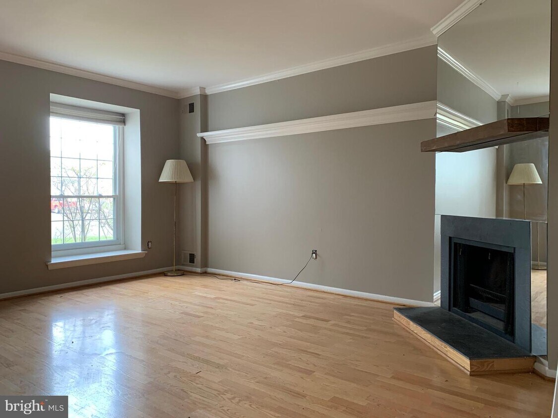 718 Springhouse Ct, Lansdale, PA 19446 Condo for Rent in Lansdale, PA