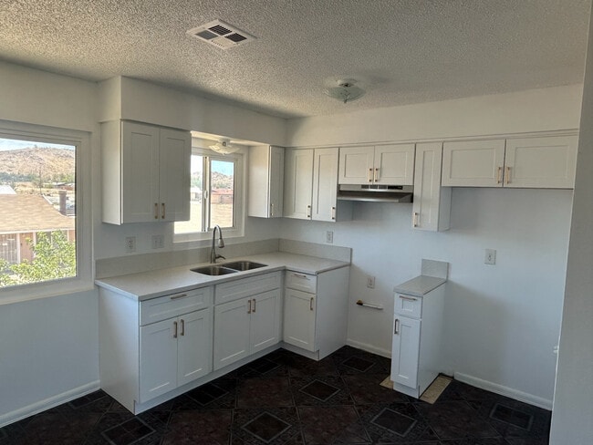 Remodeled Kitchen - 15481 Straight Arrow Rd
