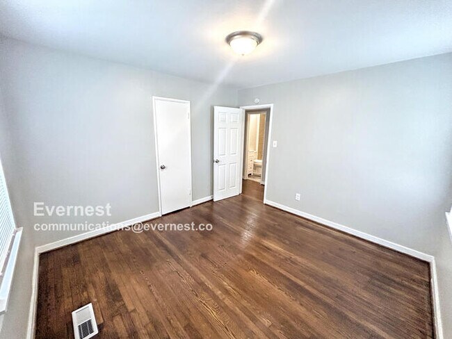 Building Photo - Charming 3-Bedroom Home with Fenced Yard a...