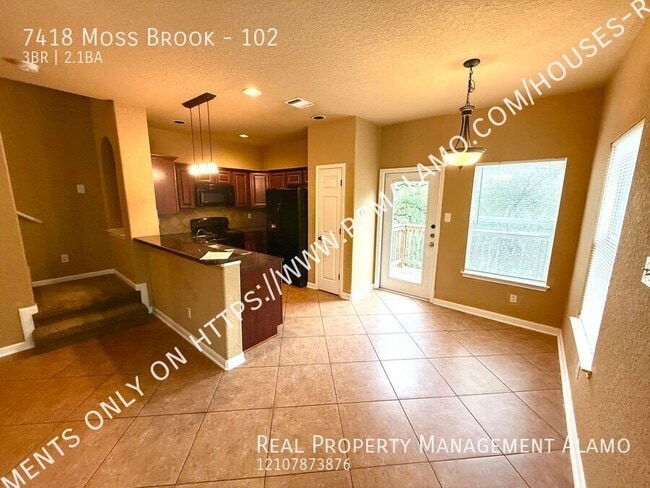 Foto del edificio - 7418 Moss Brook Dr