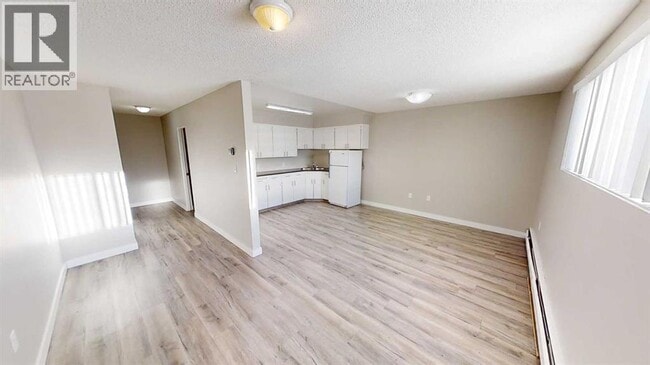 Building Photo - 9932-9105 105 Ave