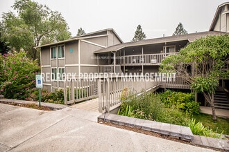 Building Photo - 6017 E 6th Ave