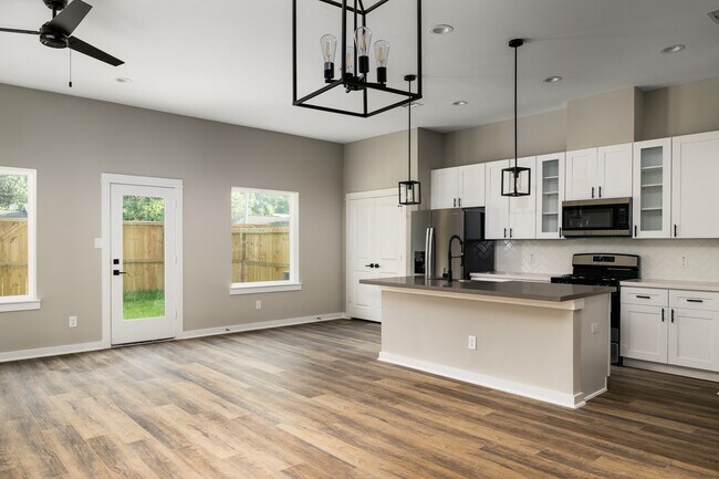 Foto del edificio - 417 Stonework Garden Ln