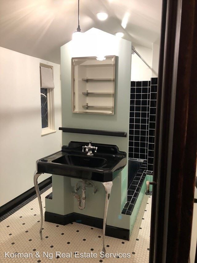 Building Photo - 1 br, 1 bath House - 2330 Vine St.