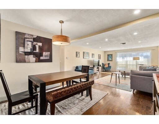 Building Photo - 405 Langley Rd