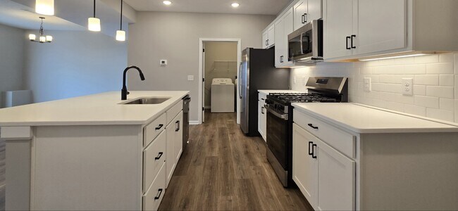 Building Photo - 1218 Ayla Ave