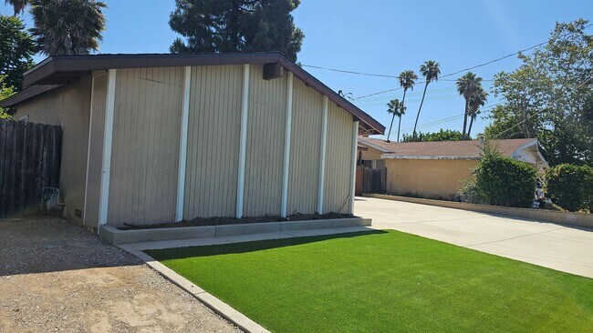 Foto del edificio - 3bed room 2 bath House in Escondido