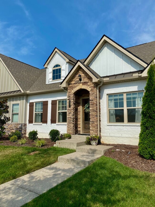 Foto del edificio - Well appointed Townhome
