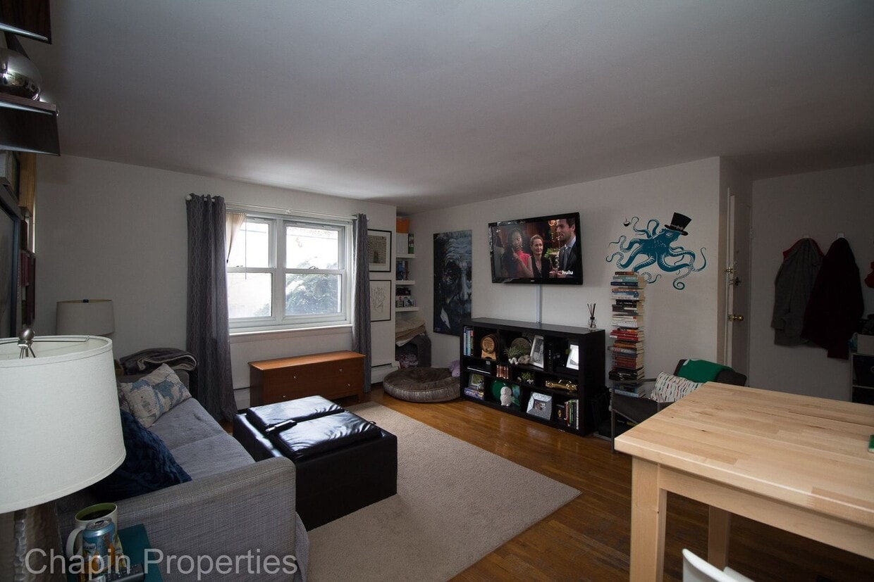 2Br/1Bth, Great location, quiet area, Laundry in building - 2Br/1Bth, Great location, quiet area, Laundry in building