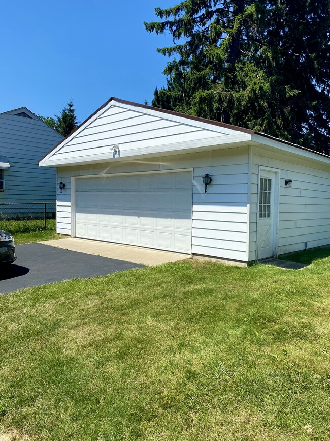 Detached oversized 2 car garage - 732 E Washington St