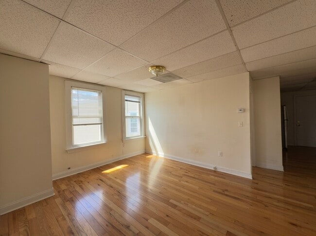 Foto del edificio - 1004 Bennington St